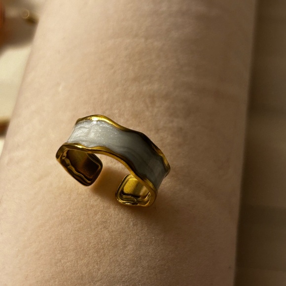 Ring - Picture 5 of 8